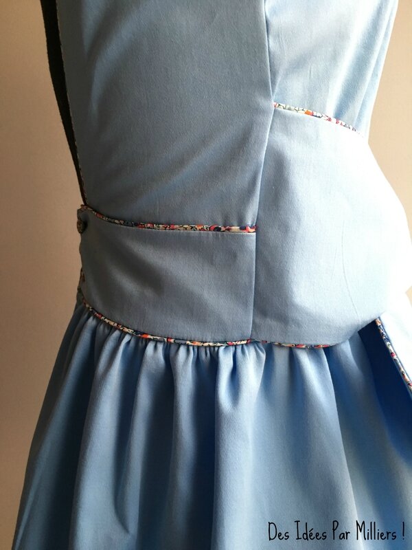 Robe Alicia - Des Idées Par Milliers - Détail Côté - Bleu et Liberty