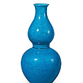 A turquoise-glazed double-gourd vase, qing dynasty, 18th century