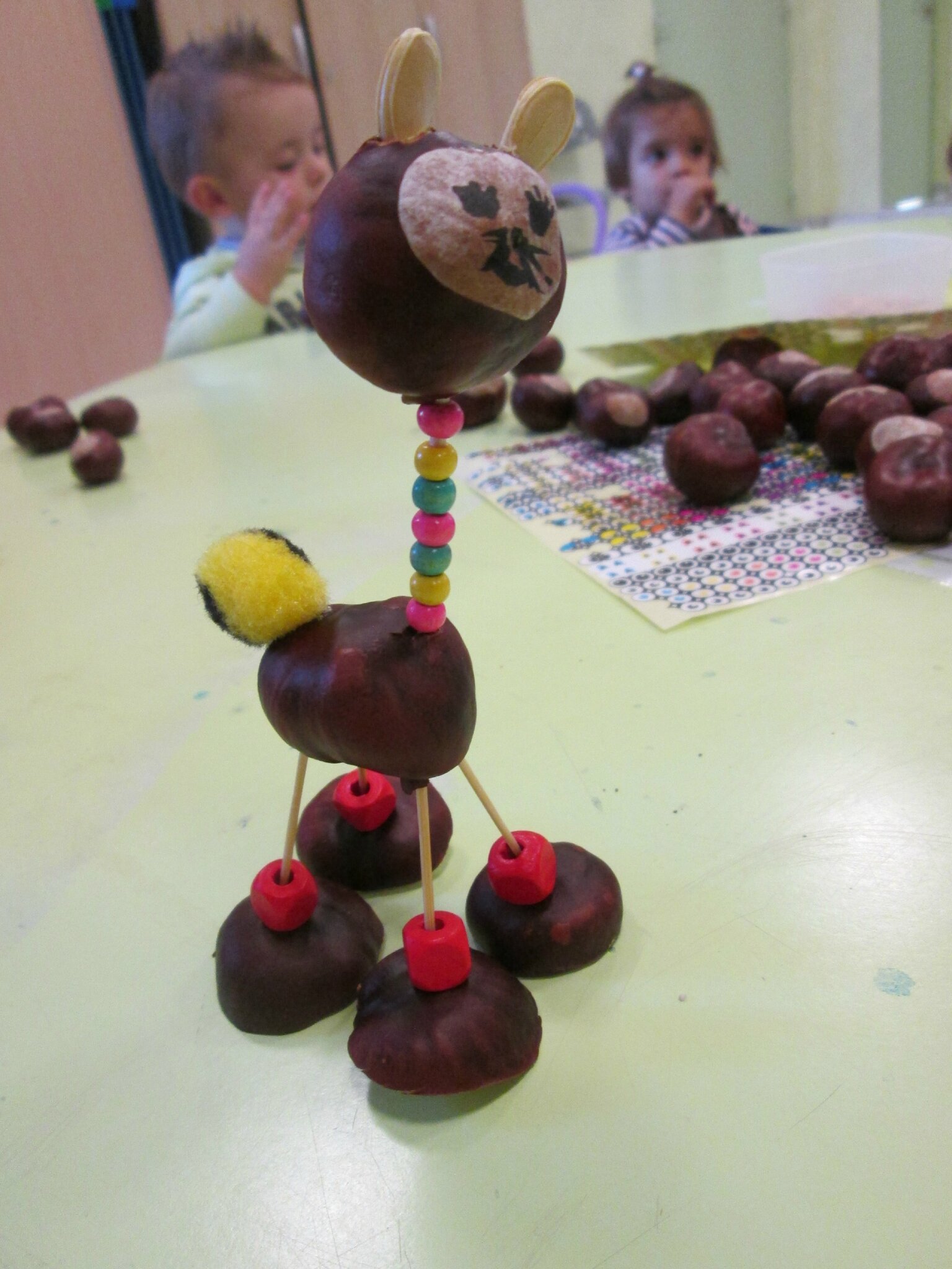 Activité Avec Des Marrons Maternelle Activite manuelle : avec des marrons, d'abord on - Ma première récré