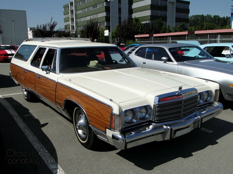 Chrysler town country 1974