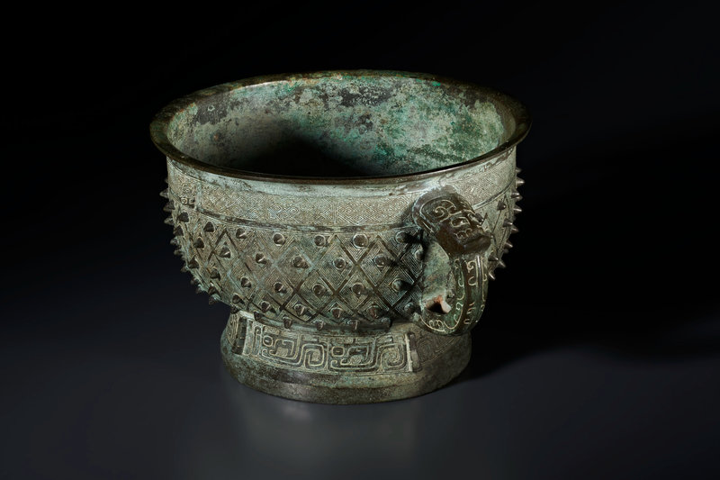 2022_NYR_20594_0717_003(a_very_finely_cast_bronze_ritual_food_vessel_gui_late_shang_dynasty_11122105)
