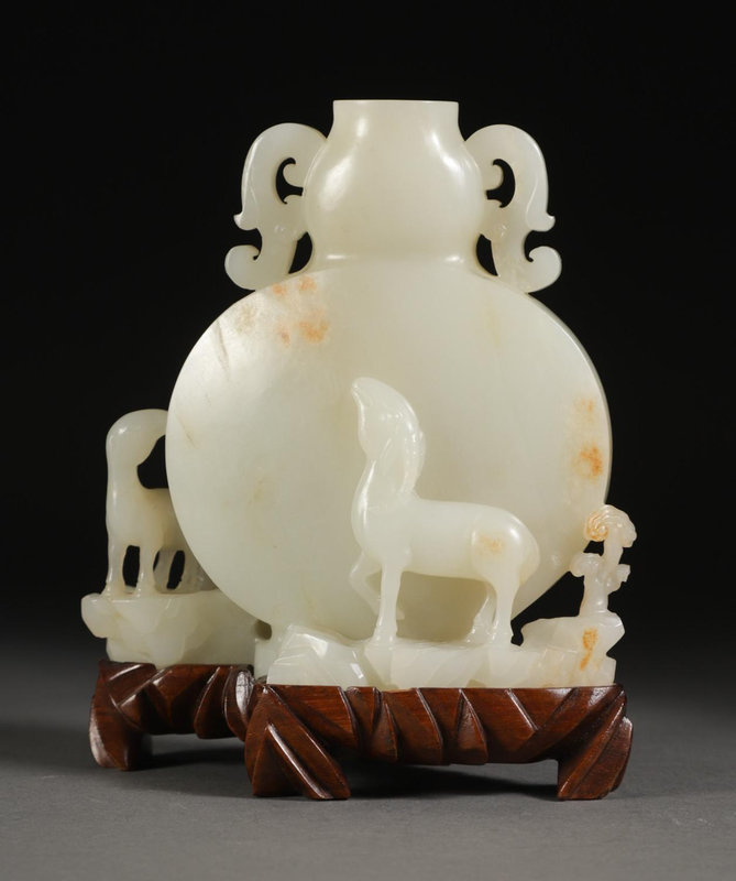 Chinese_Celadon_Flask_with_Rams_18th_Century580_1