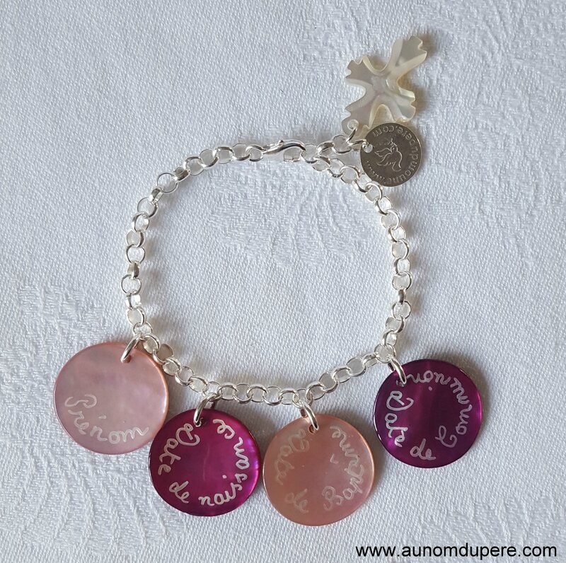 Bracelet de Communion (rose) - 33 € sur chaîne métal ; 60 € sur chaîne argent massif