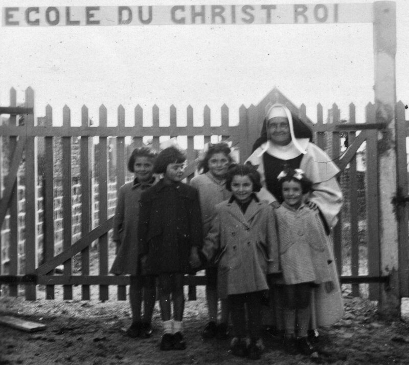 Ch41 - 1950 - Mère Anne-Marie et ses élèves