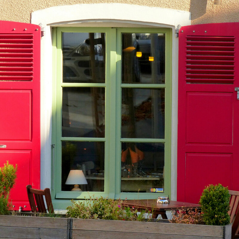 A PORTE FENETRE GRANDE GRILLES VASQUES FLEURS a placer13