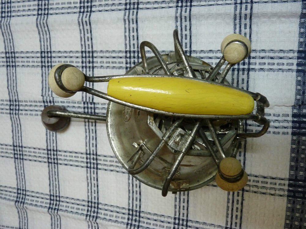 Ya Un Os Dans La Moulinette MOULINETTE VINTAGE - http://retrochoz.canalblog.com/