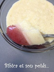 Semoule vanille à la gelée de fraises cuillère