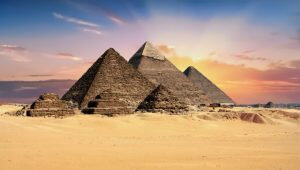 pyramids-2159286_1920-768x435