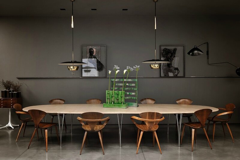 Couleurs-sombres-ambiance-cabinet-curiosites-design-milan-Charles & Ray Eames (6)