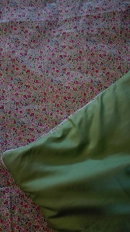 Plaid-Edredon en Liberty Fairford rose et vert, dos coton vert, passepoil rose 100x150 cm (5)