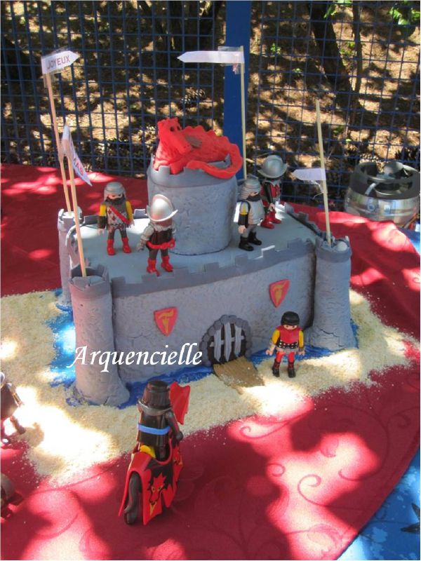 Gateau Chateau De Chevalier Playmobils Knight Cake 1 Photo De Cuisine Creative Version Sucre Gateaux Garcons Les Creations D Arquencielle