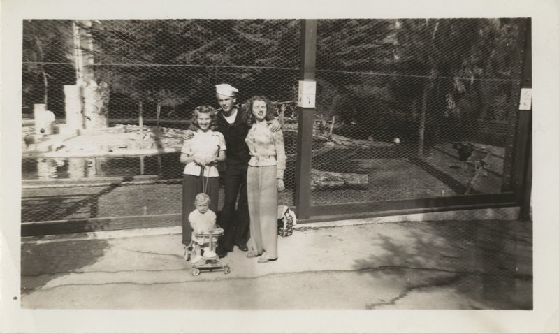 1944-01s-santa_catalina-zoo-NJ_with_friends-011-1