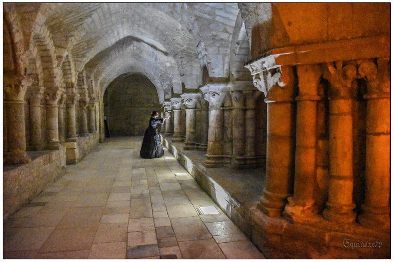 Estève de la Compagnie de la Lune d'Ambre, visite nocturne de l'Abbaye de Nieul