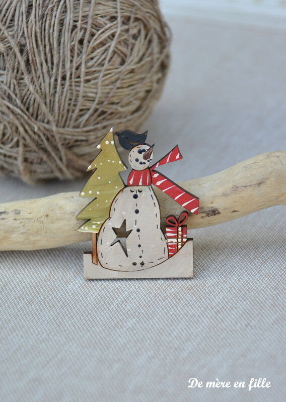 bonhomme de neige sapin et cadeaux
