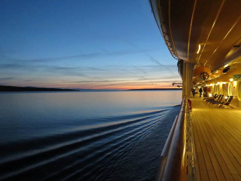 bateau photo-1516495312540-a148643b22d3