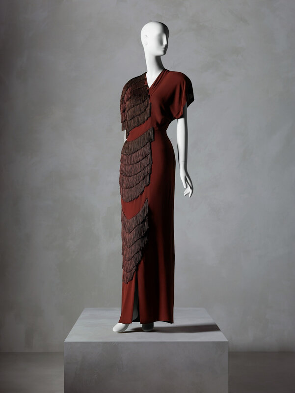 archivealive on X: ”The Message is the Medium: Fashion That Speaks”  gallery of “In Pursuit of Fashion: The Sandy Schreier Collection”  highlights contemporary post-WWII fashion w/ designs from Stephen Sprouse,  Chloè, Patrick