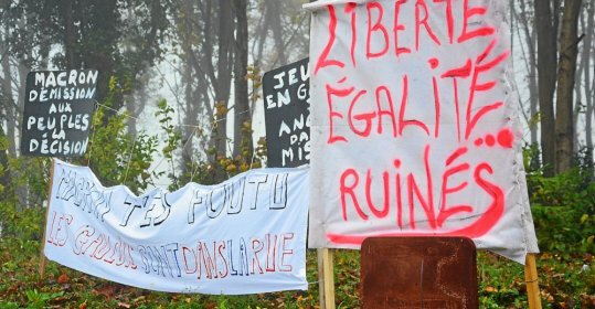 les-gilets-jaunes-ont-commence-le-rassemblement-sur-un_4272107_540x280p