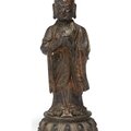 Statuette de luohan en bronze à patine brune et traces de laque or, chine, epoque ming (1368 - 1644)