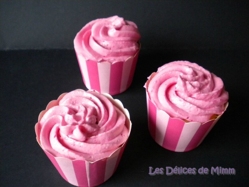 Cupcakes à la fraise bonbon pour Octobre Rose 4