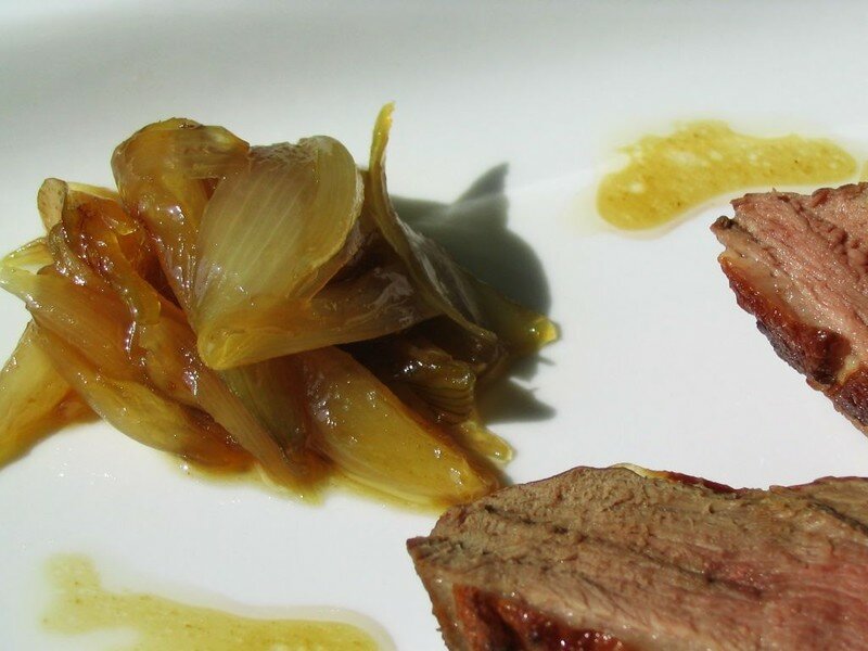 Magrets de canard aux échalotes confites et poêlée de cèpes La