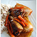 Travers de porc (ribs) laqués miel, sauce soja & gingembre
