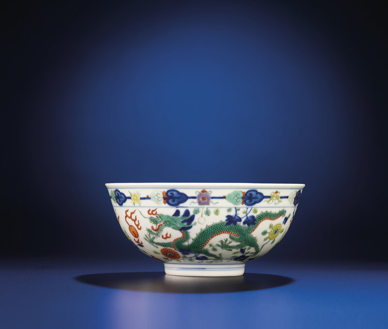 A wucai 'Dragon and Phoenix' bowl, Guangxu six-character and of the period (1875-1908)