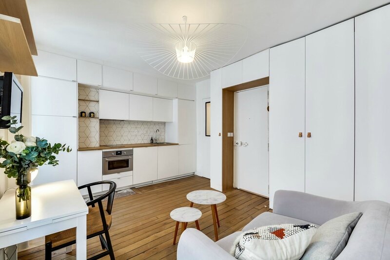 cuisine-blanche-integree-a-un-studio_5588135