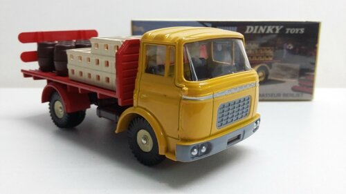 Berliet GAK plateau brasseur. Dinky Toys Atlas. #588