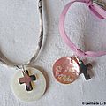 Ensemble collier de Communion Croix 16 mm et bracelet sur ruban élastique médaille en nacre et Croix 16 mm en argent massif
