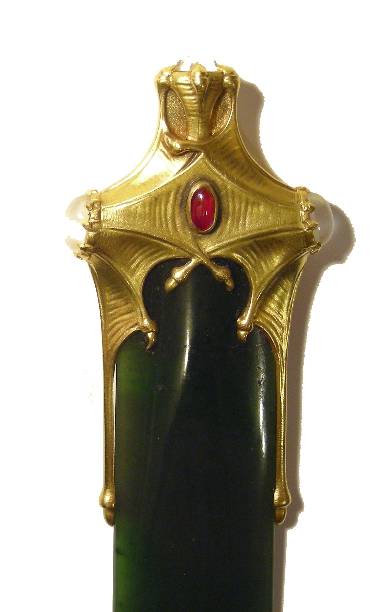 Fabergé, Broche nephrite, œil-de-tigre et or