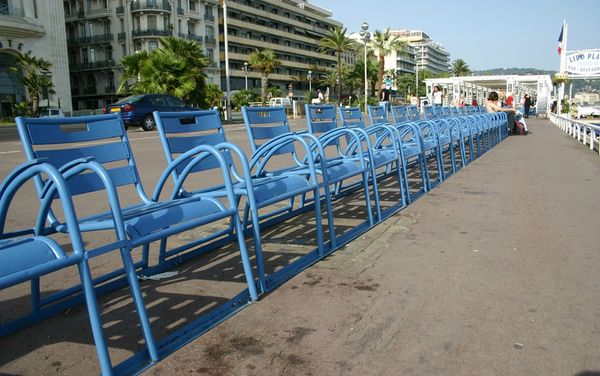 Nice-promenade-chaises bleues