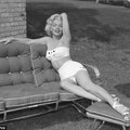 Stunning rare photos of marilyn monroe relaxing on movie sets
