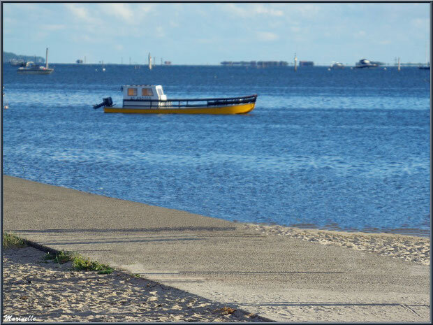 la-jetée-d-arès-avec-le-bassin-à-marée-haute-et-la-plage-de-chaque-côté-bassin-d-arcachon