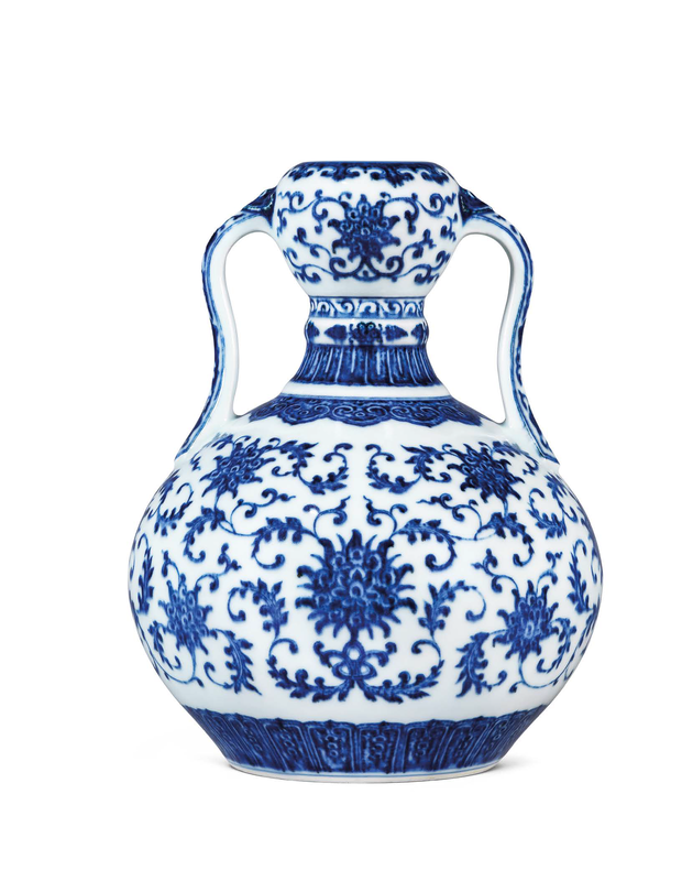 A fine and very rare blue and white double-gourd vase, Qianlong six-character seal mark in underglaze blue and of the period (1736-1795)