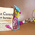 Le liseur de canard - déchets sacs en plastique et journal - Objet personnage Art Création Recyclage récupération