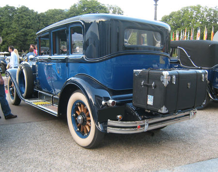 Cadillac_341_A_imperial_sedan_1928_02