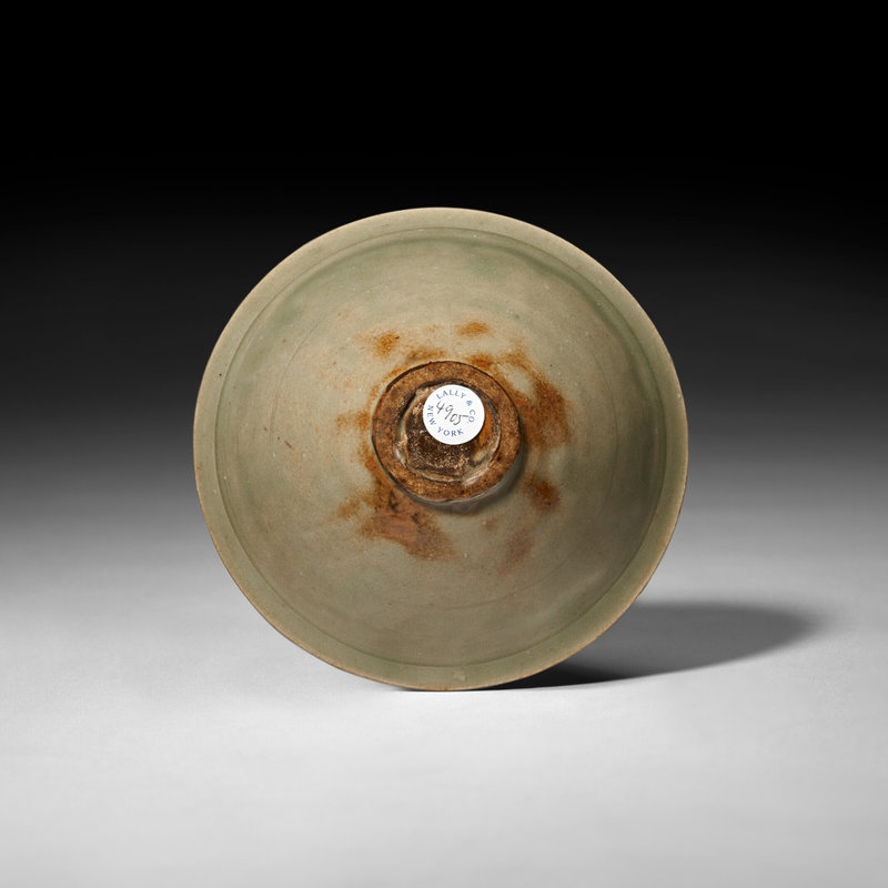 2023_NYR_20461_0858_001(a_small_molded_yaozhou_celadon_bowl_northern_song-jin_dynasty053338)