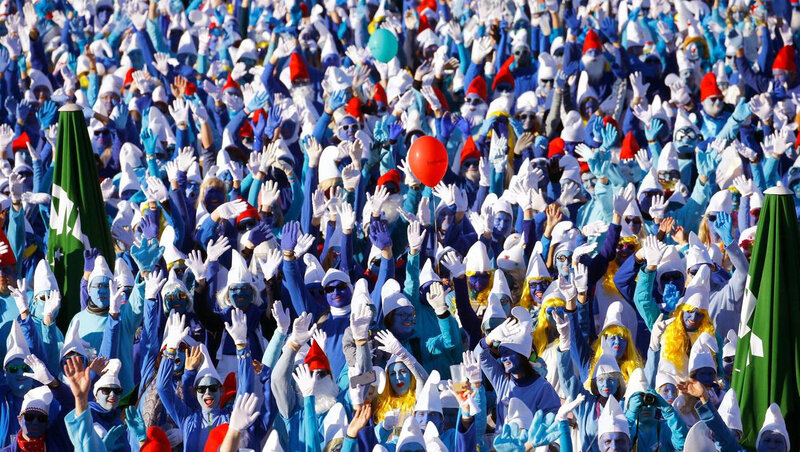 52530fd18b9ae5b4db0240892a3e26e4-en-allemagne-le-plus-grand-rassemblement-de-schtroumpfs-du-monde