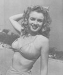 1945_beach_sitting_bikini_yellow_014_1