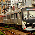 Tôkyû 6020系 with 'Q-seats car', Oimachi line