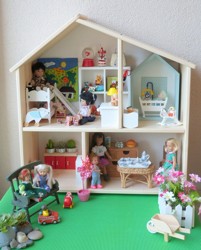 Maison de poupée - Meubles en carton