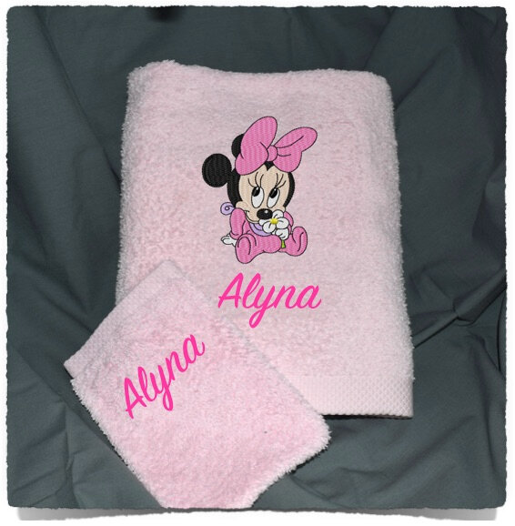 Serviette de toilette ou de douche personnalisé MINNIE FLEUR