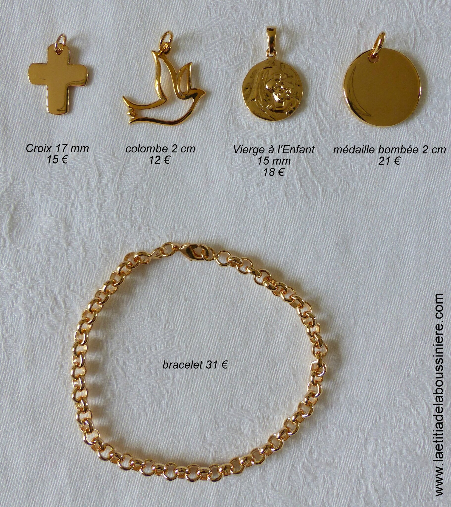 Médailles, breloques et chaîne en plaqué or