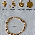 Médailles, breloques et chaîne en plaqué or