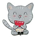 Un petit chat gris