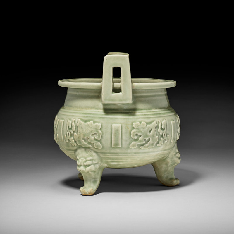 2023_NYR_20461_0860_002(a_rare_and_large_yaozhou_celadon_tripod_censer_northern_song-jin_dynas103233)