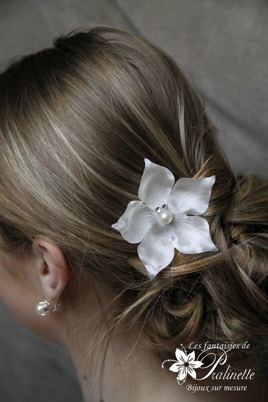 bijoux-mariee-peigne-mariage-grande-fleur-en-satin-de-soie
