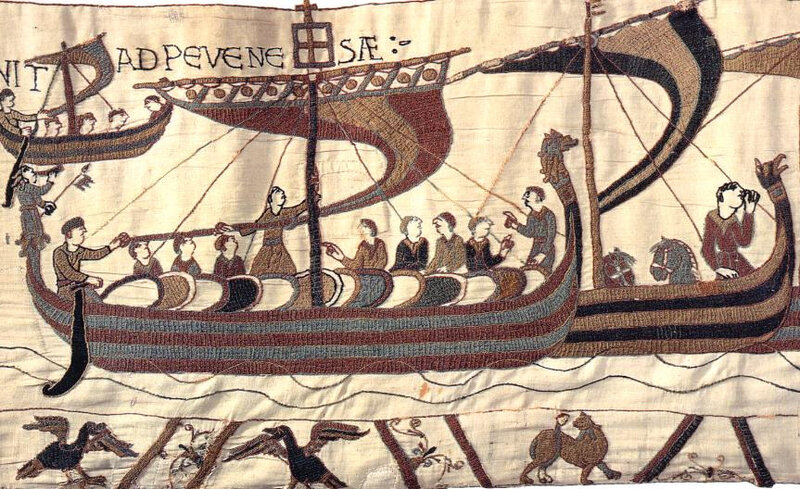 Le vaisseau qui devait transporter en Angleterre Guillaume le Conquérant lui fut offert par la duchesse Mathilde et se nommait « Mora »