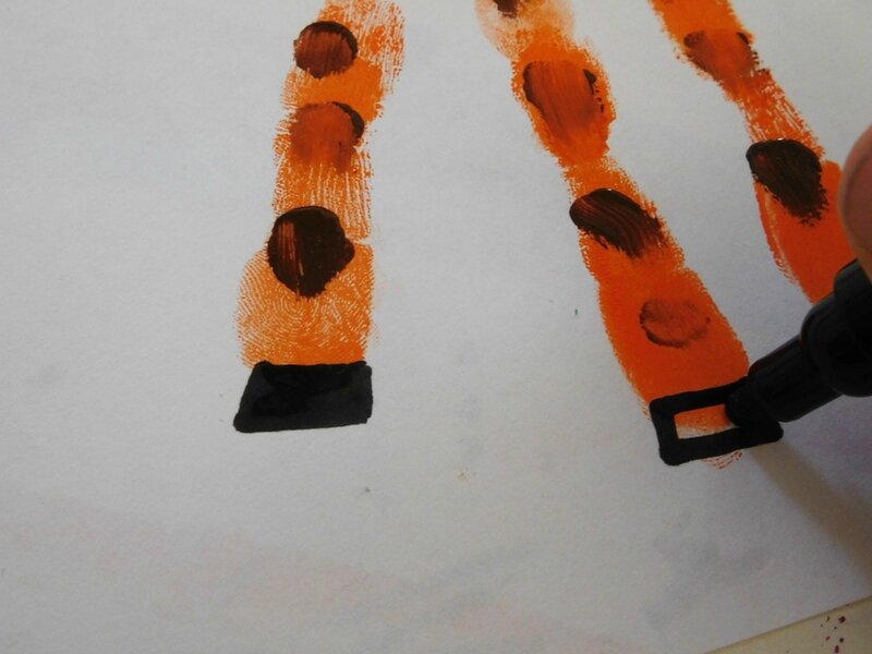 219_Afrique_Une girafe dans la main (42)