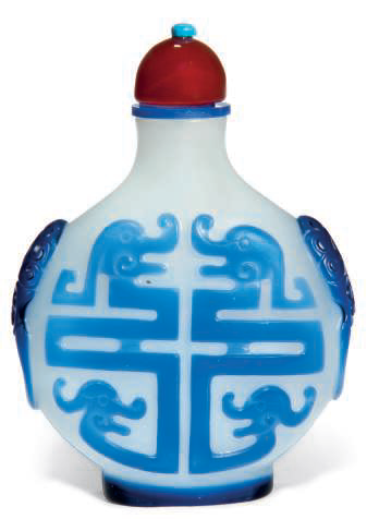 A blue glass overlay snuff bottle, 19th-20th century